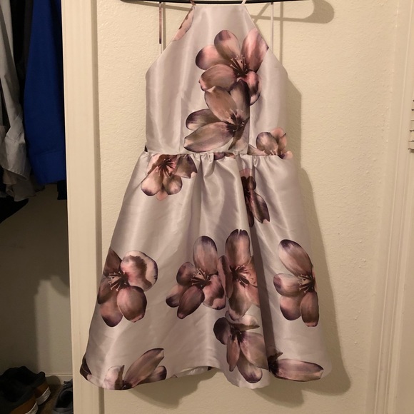 Lulu’s backless formal dress - Picture 4 of 6